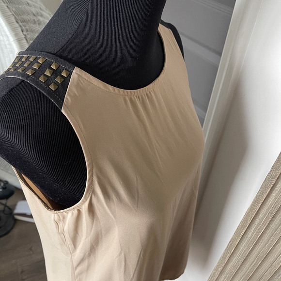 Nice looking Taupe/Tan sleeveless Hi-Low Tunic w/ leather looking & stud detail - Picture 8 of 12